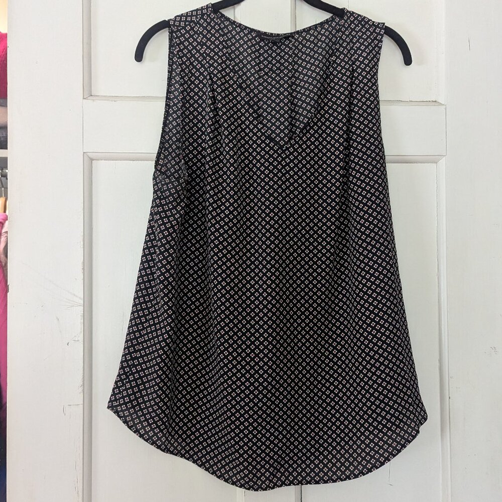 Banana Republic V-neck Navy Geometric Pattern Shell Size L